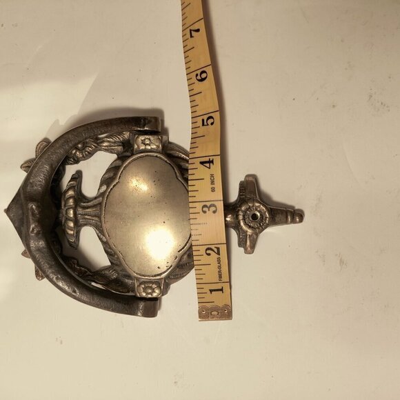 7.5" x 5" Brass Doorknocker Vintage, French Floral Style and beautifully made. - Picture 4 of 7